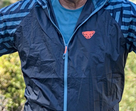 Cortavientos Trail Graphic poros